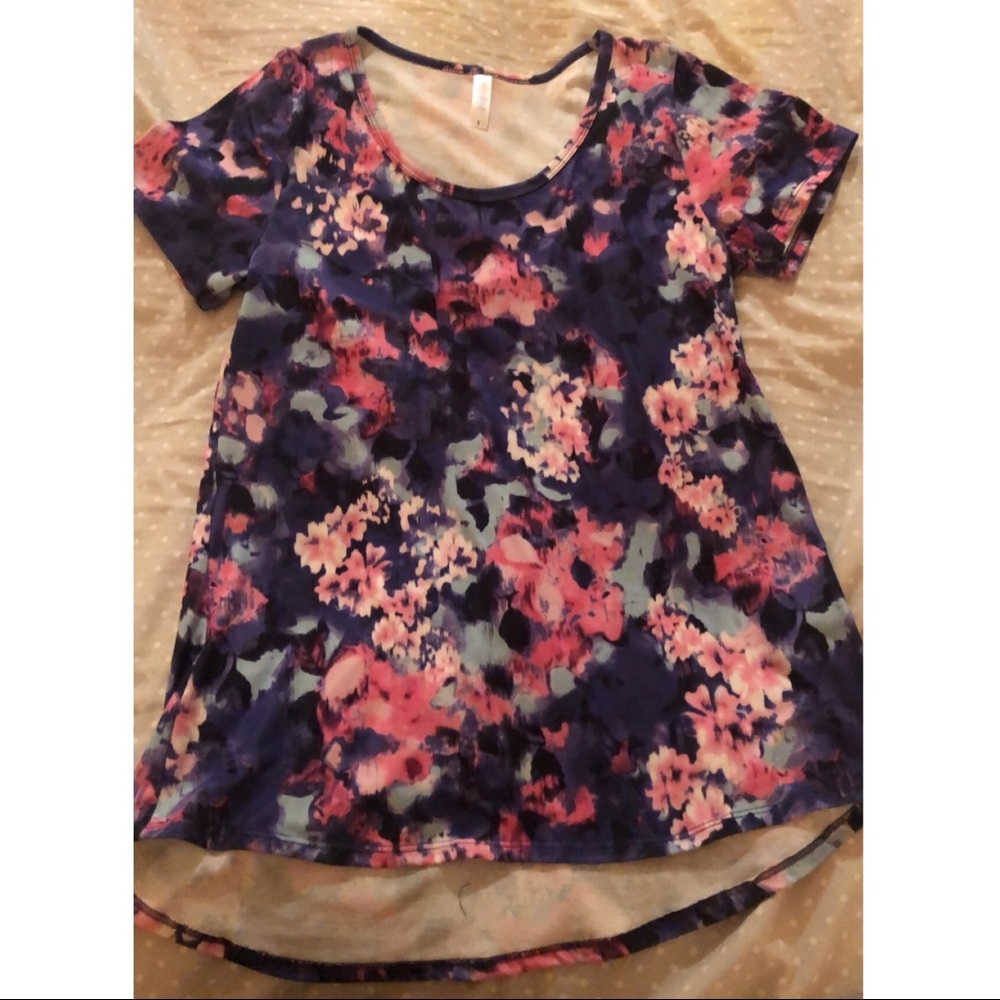 // LulaRoe Perfect T \\